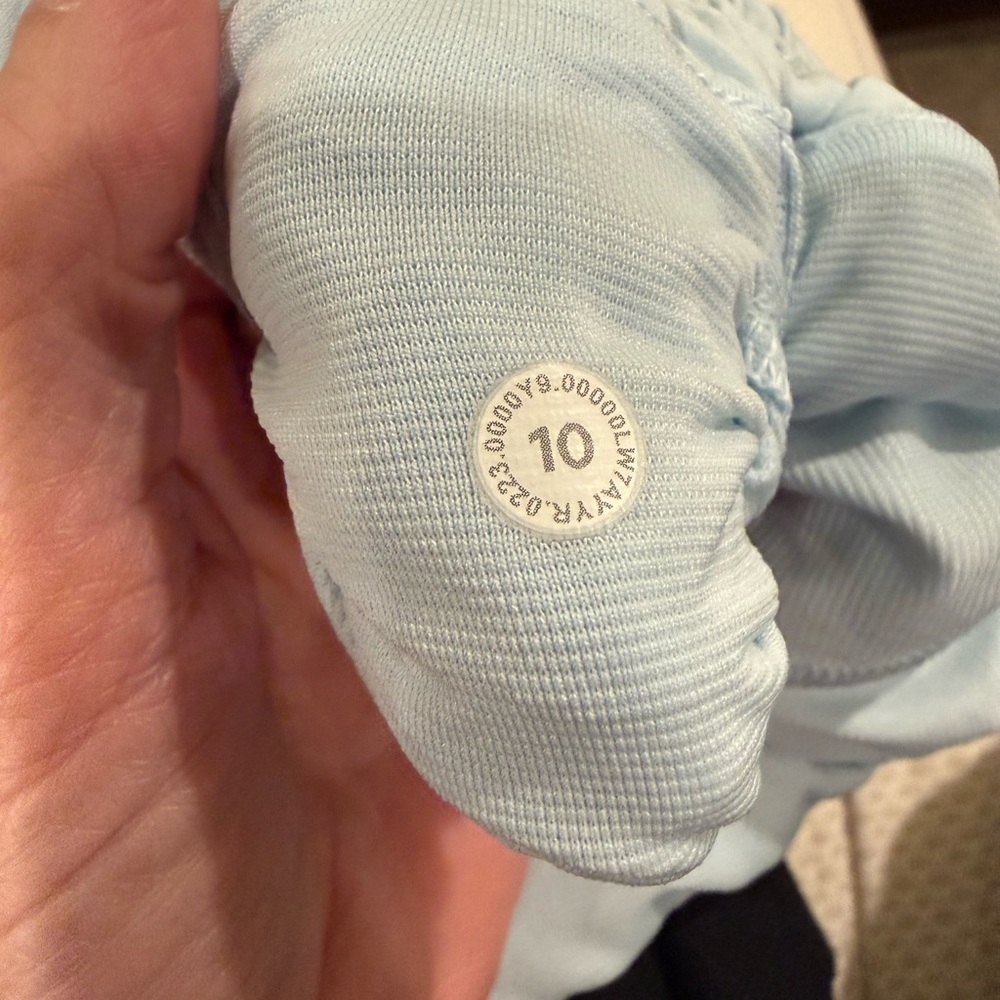 Lululemon Hottie Hot high-rise 2.5” short - Picture 4 of 4